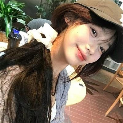海边的白房子海报